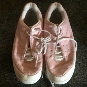 K Swiss tennis shoes